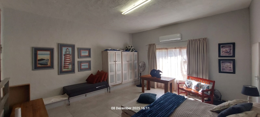 6 Bedroom Property for Sale in Wavecrest Eastern Cape